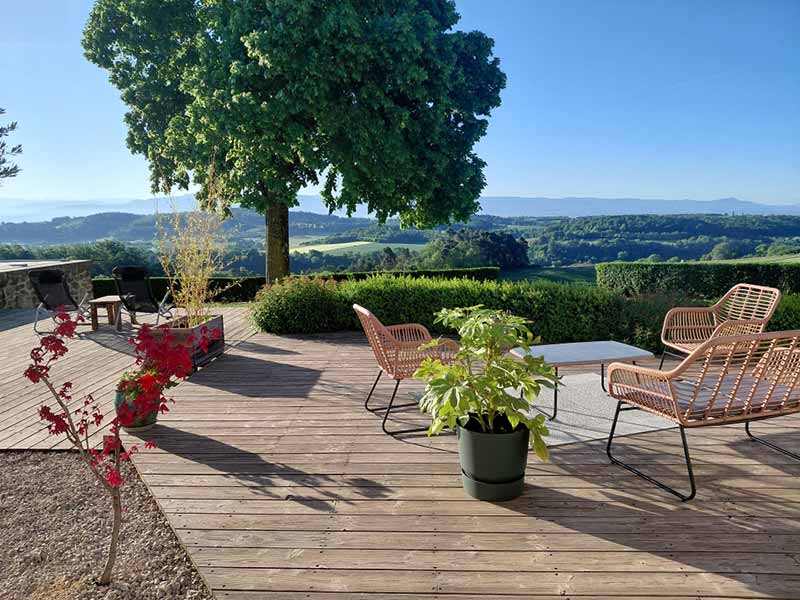 Terrasse face aux collines du Vercors